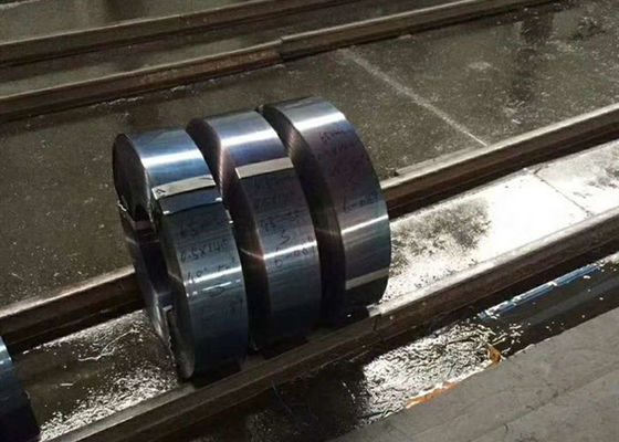 Trattamenti termici laminati a freddo HRC 40 della striscia 65Mn dello strato/acciaio per molle del acciaio al carbonio